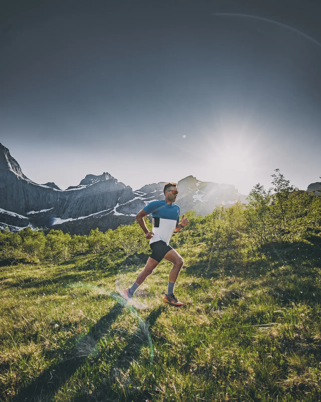 Løper i fjellterreng